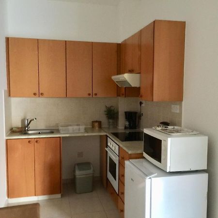 Davi'S Studio Apartment Paphos Buitenkant foto