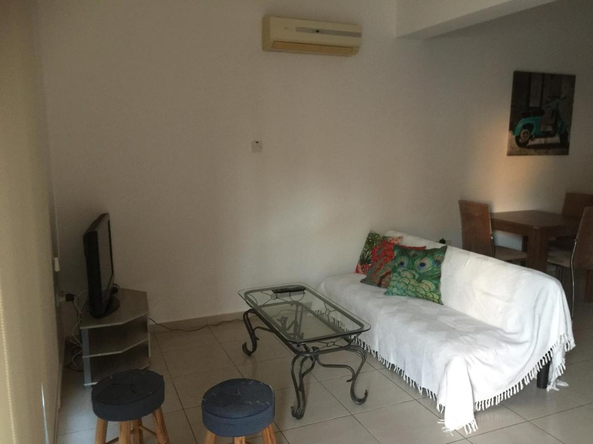 Davi'S Studio Apartment Paphos Buitenkant foto